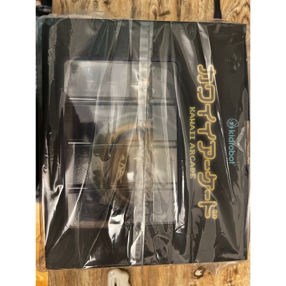 Kidrobot 2023 CON EXCLUSIVE Hello Kitty UFO Vinyl Figure White & Gold LE/400 New - Picture 11 of 12